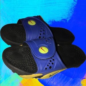 Vintage Nike Flip Flops
